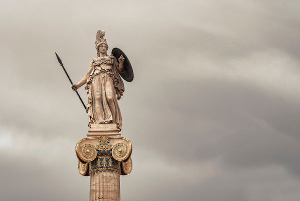 Os mitos gregos narram que Atenas recebeu seu nome em homenagem à deusa Atena.